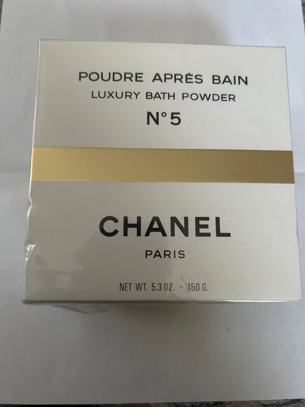 CHANEL N°5 Luxury Bath Powder - White & Gold Accent